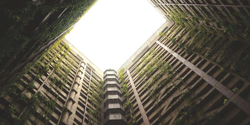 从灵感到蓝图：影视项目前期开发的完整路径与视觉叙事策略