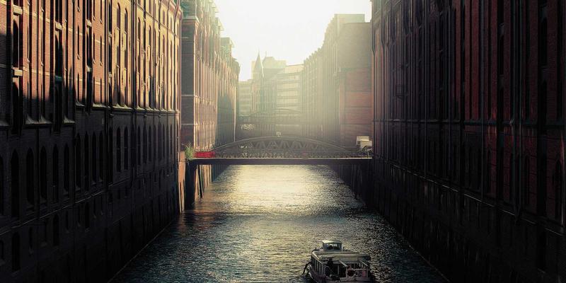 灵感视觉与赛博朋克：揭秘视频制作中沉浸式音频设计的创作奥秘