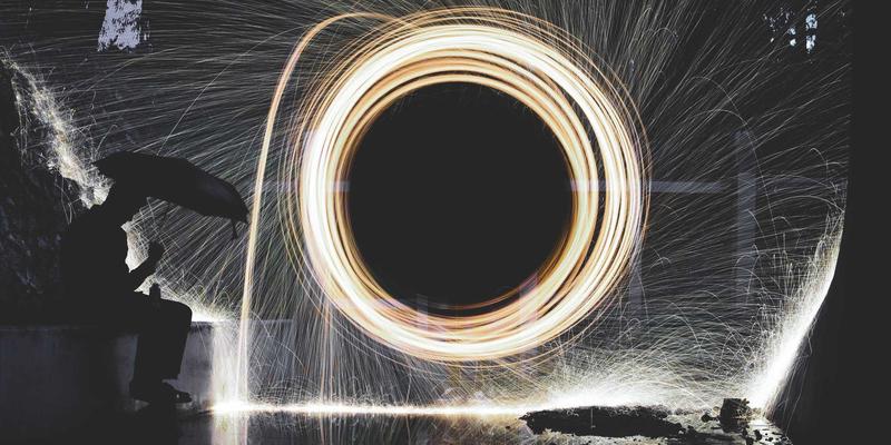 电影制作的艺术抉择：实地取景与棚内搭景的成本效益与创意内容平衡术