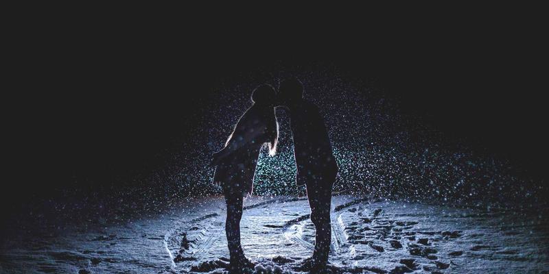 赛博朋克电影制作与视觉叙事：新媒体时代如何精准触达目标观众